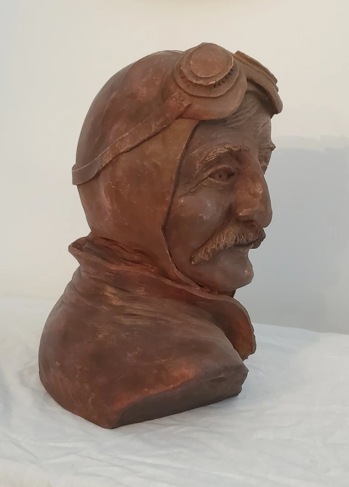 Buste en argile de Louis Bleriot profil droit